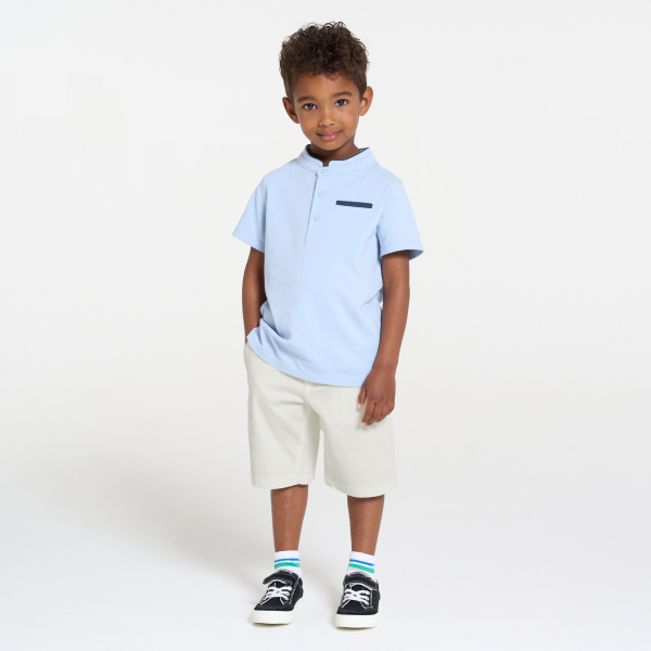 شورت قماش أبيض اللون للأولاد